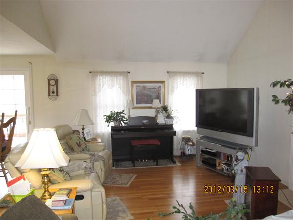 17 Lyons Road Dudley, MA 01571 - Photo 10 of 18 Gallery Image 10