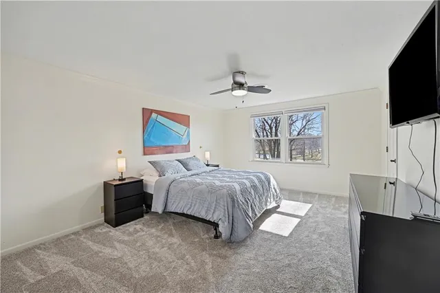 $775,000 | 204 Northwest Golfview Drive, Blue Springs, MO 64014