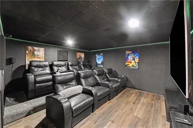 $775,000 | 204 Northwest Golfview Drive, Blue Springs, MO 64014