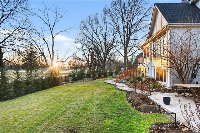 $775,000 | 204 Northwest Golfview Drive, Blue Springs, MO 64014