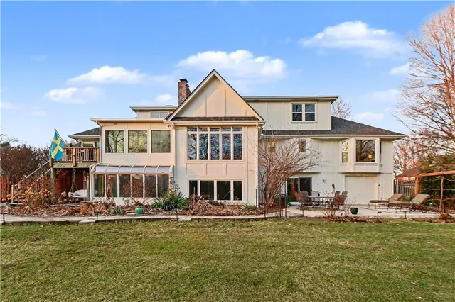 $775,000 | 204 Northwest Golfview Drive, Blue Springs, MO 64014