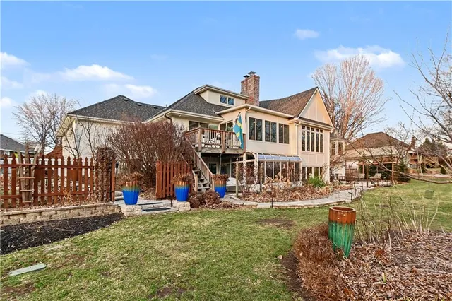 $775,000 | 204 Northwest Golfview Drive, Blue Springs, MO 64014