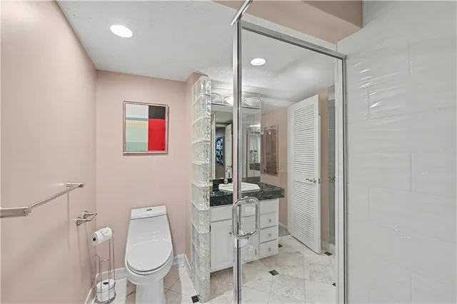 $775,000 | 204 Northwest Golfview Drive, Blue Springs, MO 64014