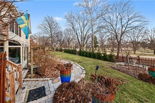 $775,000 | 204 Northwest Golfview Drive, Blue Springs, MO 64014