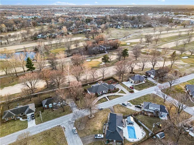 $775,000 | 204 Northwest Golfview Drive, Blue Springs, MO 64014