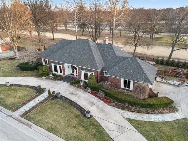 $775,000 | 204 Northwest Golfview Drive, Blue Springs, MO 64014