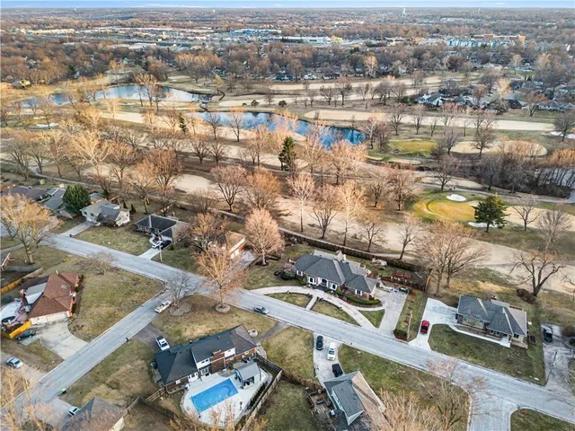 $775,000 | 204 Northwest Golfview Drive, Blue Springs, MO 64014