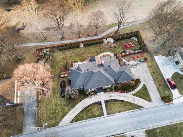 $775,000 | 204 Northwest Golfview Drive, Blue Springs, MO 64014