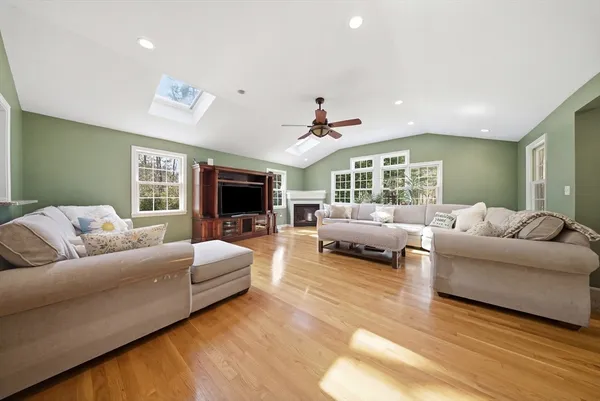 $1,165,000 | 10 Blue Jay Street, Franklin, MA 02038