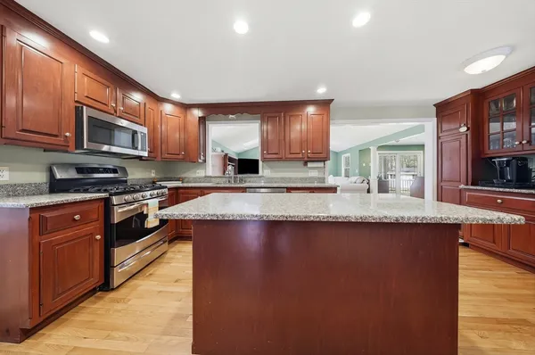 $1,165,000 | 10 Blue Jay Street, Franklin, MA 02038