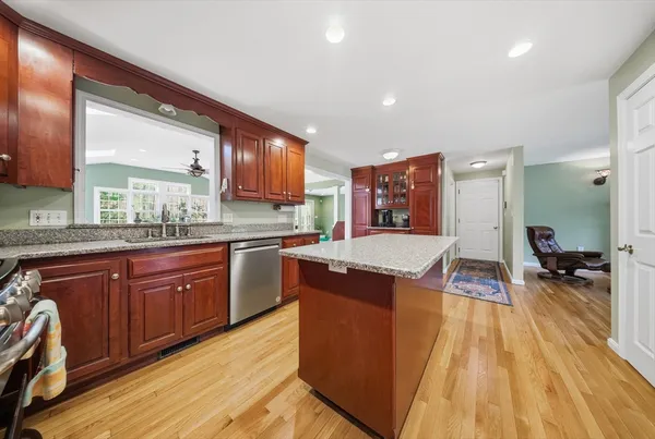 $1,165,000 | 10 Blue Jay Street, Franklin, MA 02038