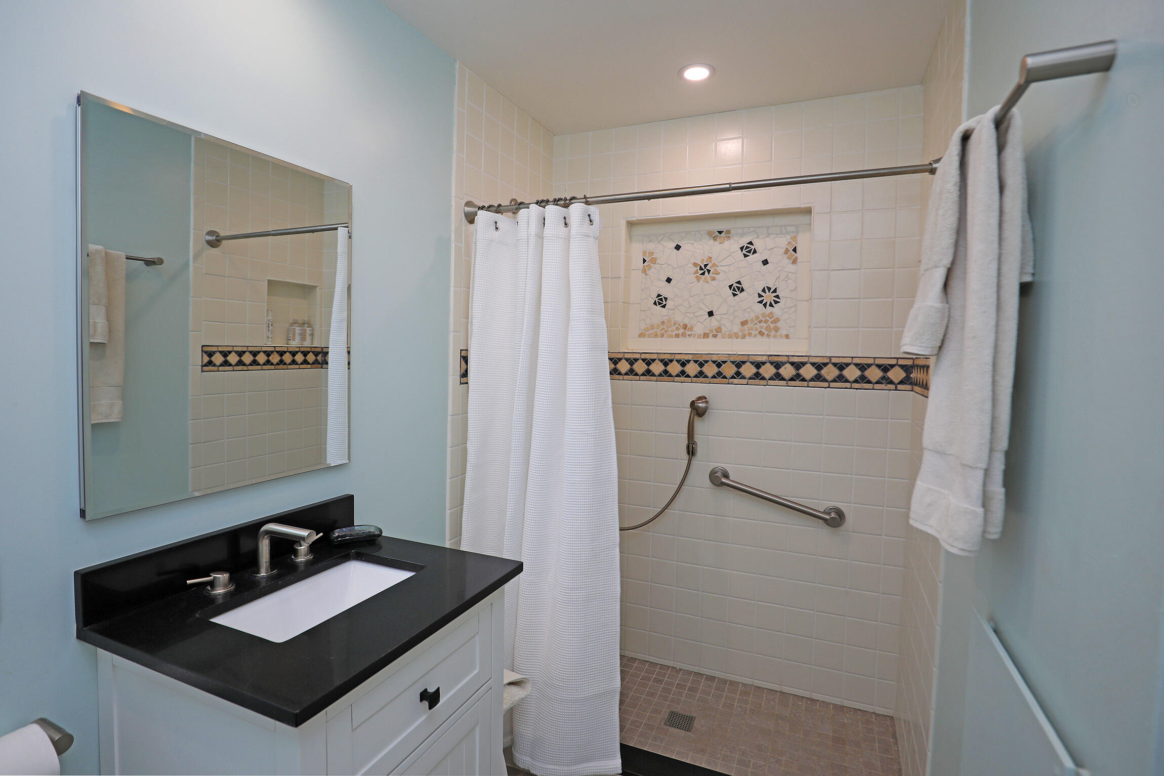 2924 San Marcos Pass Road Santa Barbara, CA 93105 - Photo 24 of 47 Hall bath upstairs
