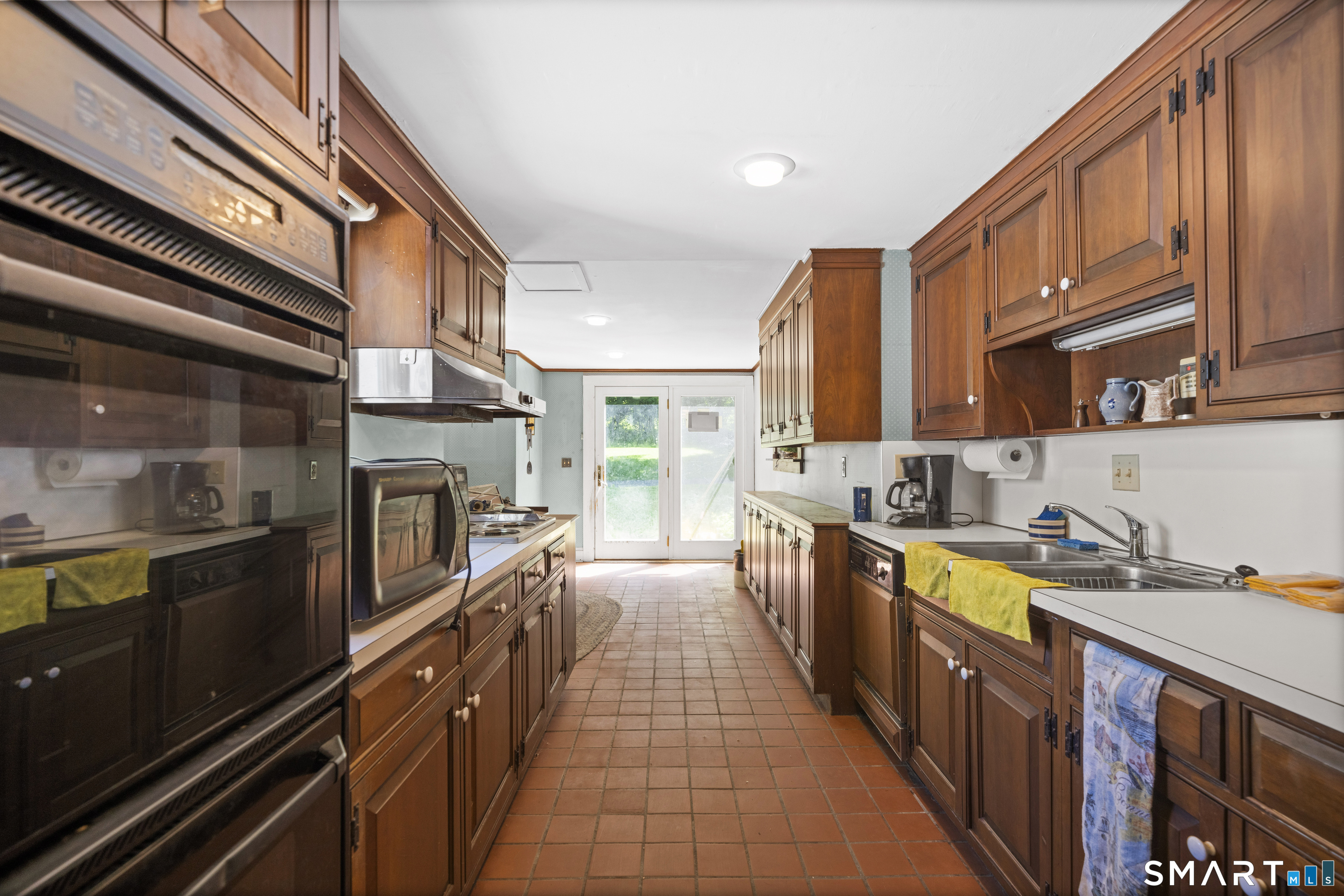 128 Terry's Plain Road Simsbury, CT 06070 - Photo 15 of 40