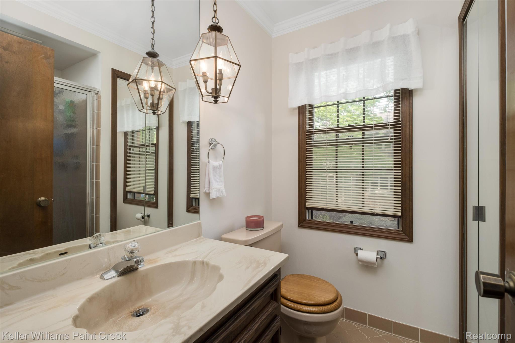 1365 Kingsview Avenue Rochester, MI 48309 - Photo 25 of 48 Primary Bathroom