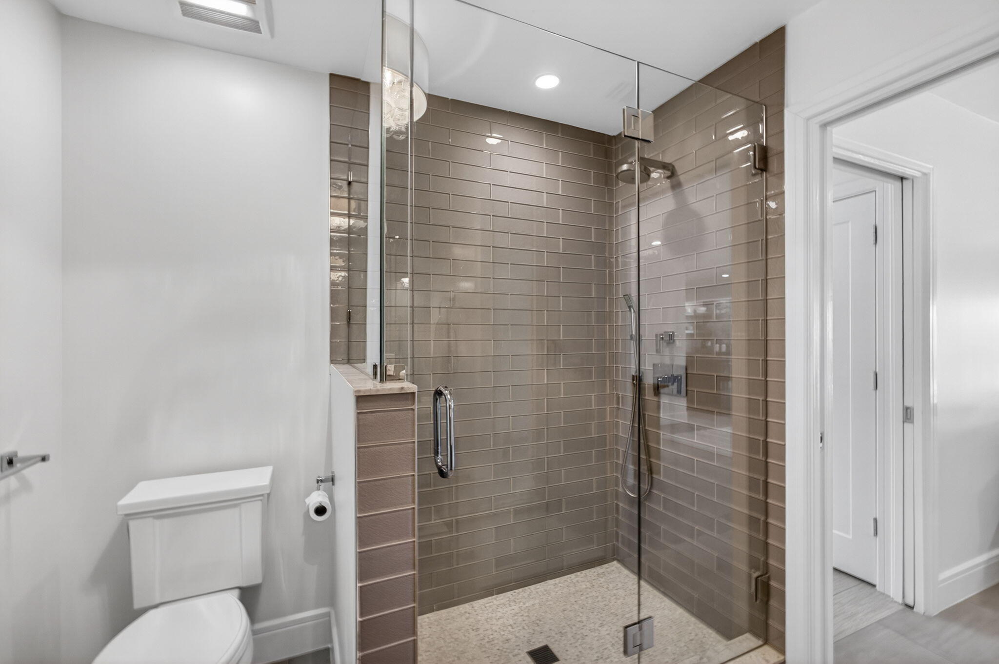 1160 Coral Way Singer Island, FL 33404 - Photo 31 of 62 GUEST BATH 2