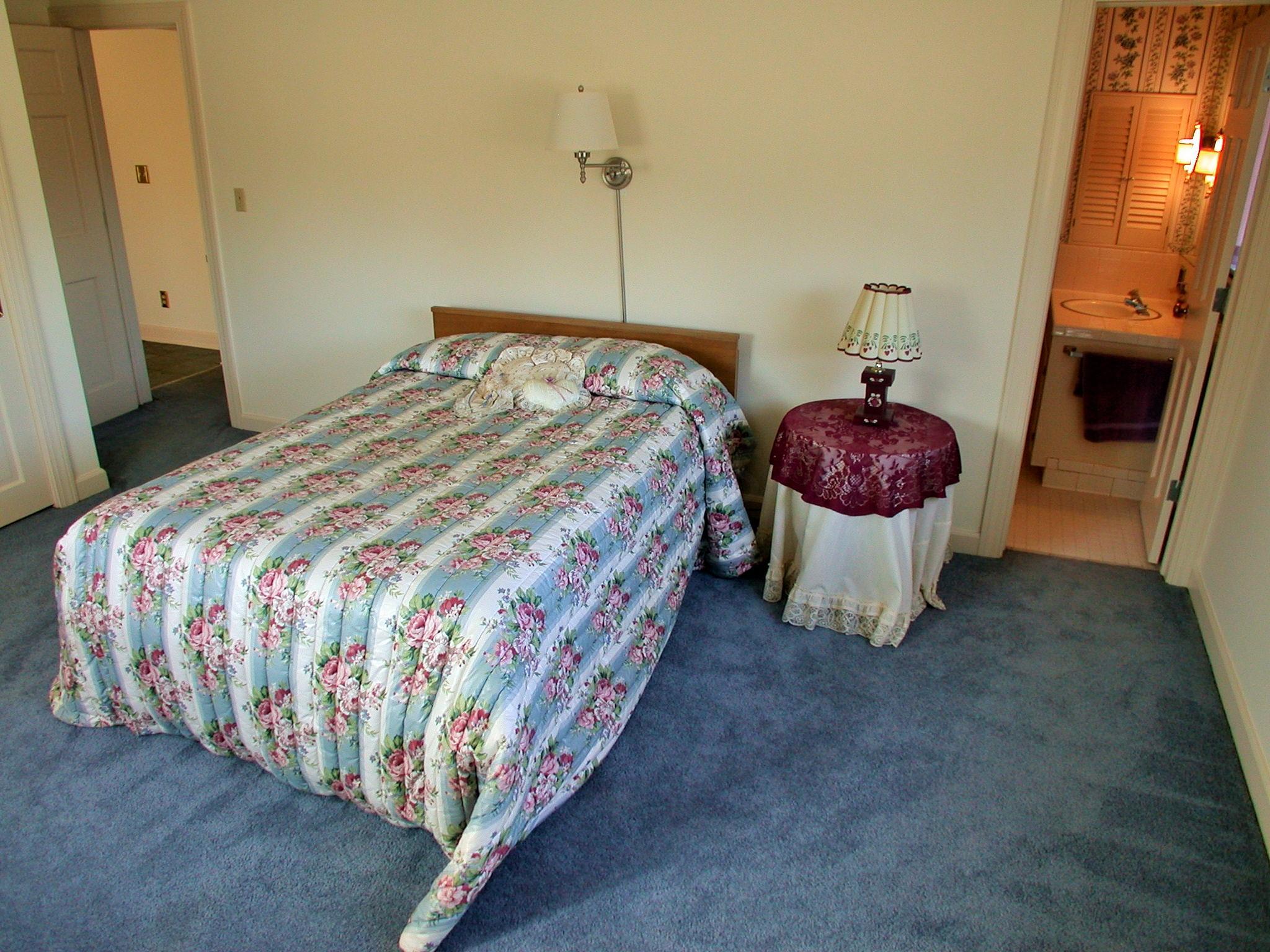 2815 Charing Road Columbus, OH 43221 - Photo 12 of 56