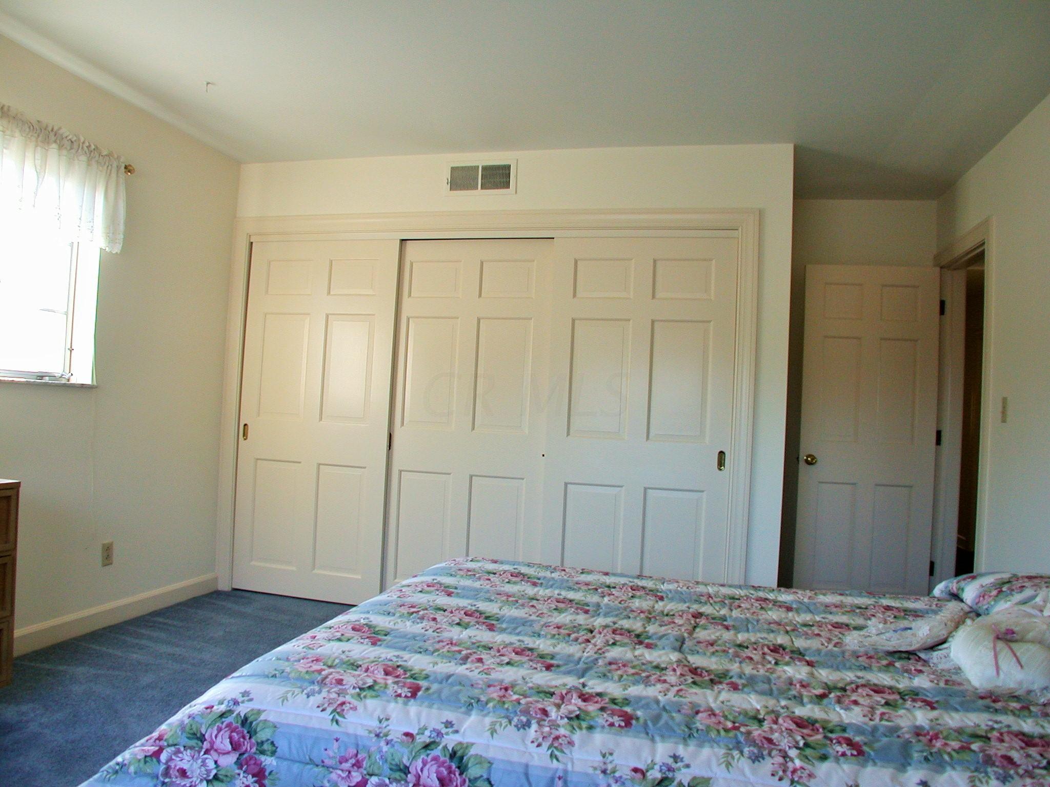 2815 Charing Road Columbus, OH 43221 - Photo 14 of 56