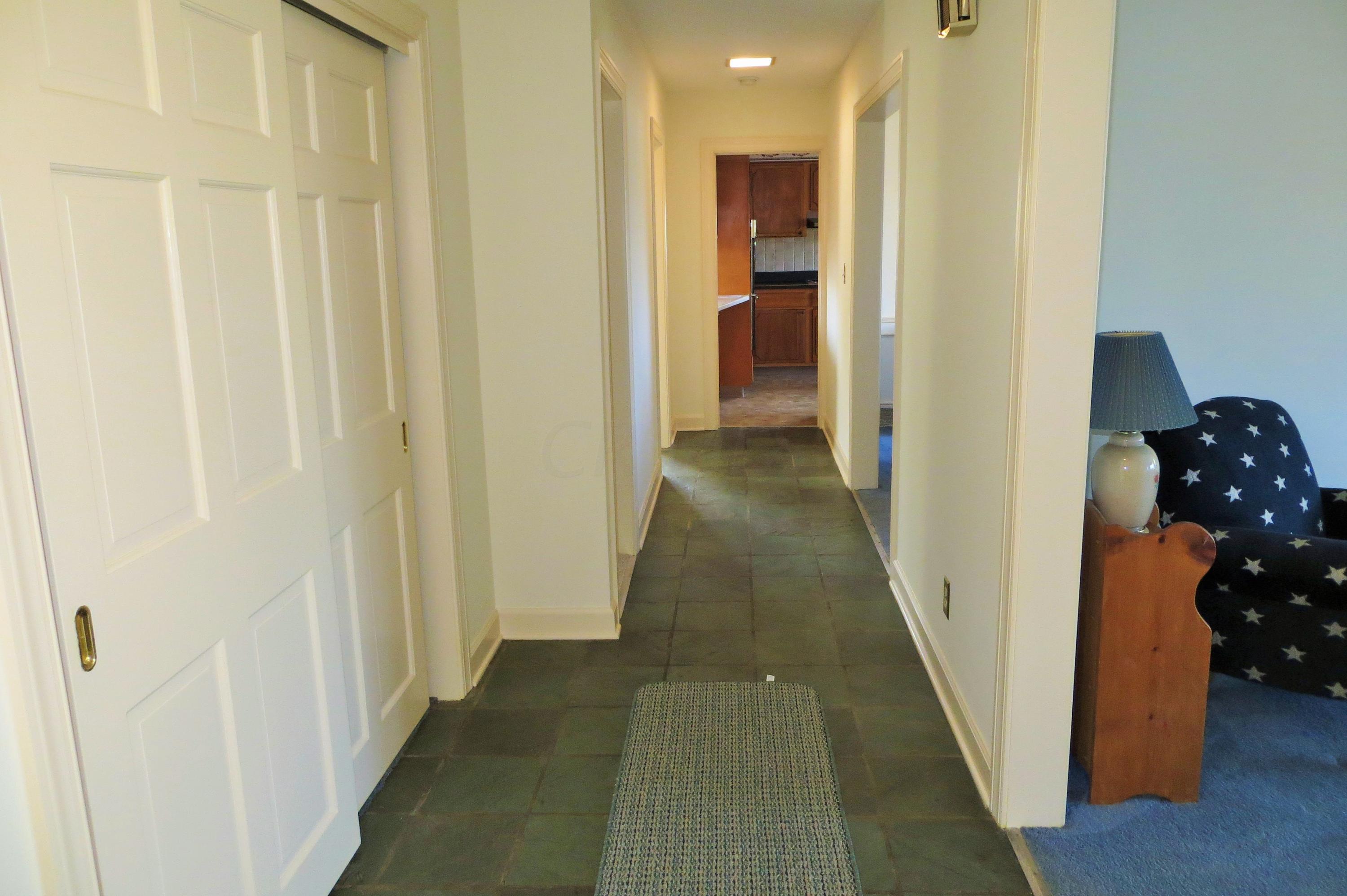 2815 Charing Road Columbus, OH 43221 - Photo 20 of 56