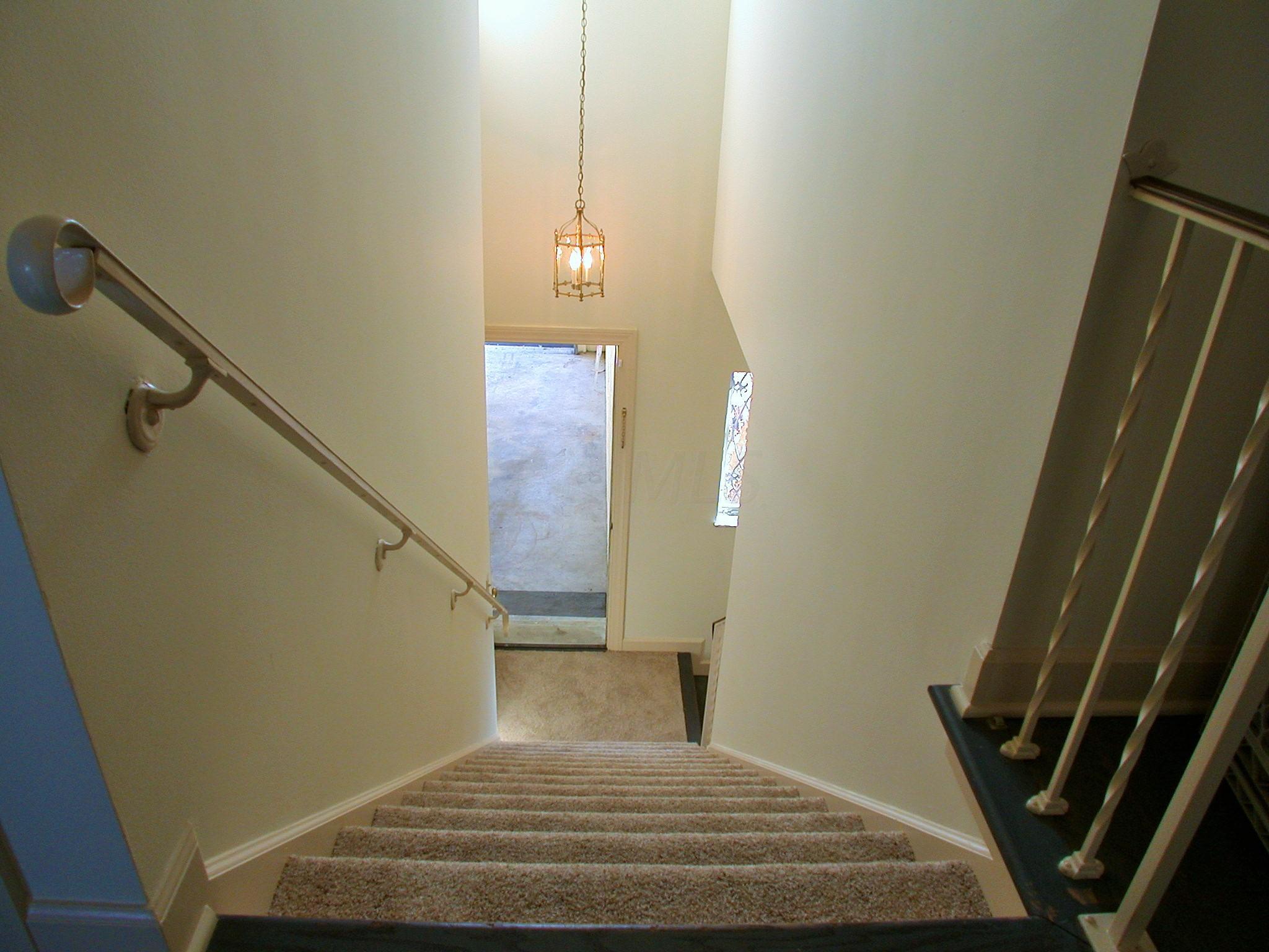 2815 Charing Road Columbus, OH 43221 - Photo 32 of 56