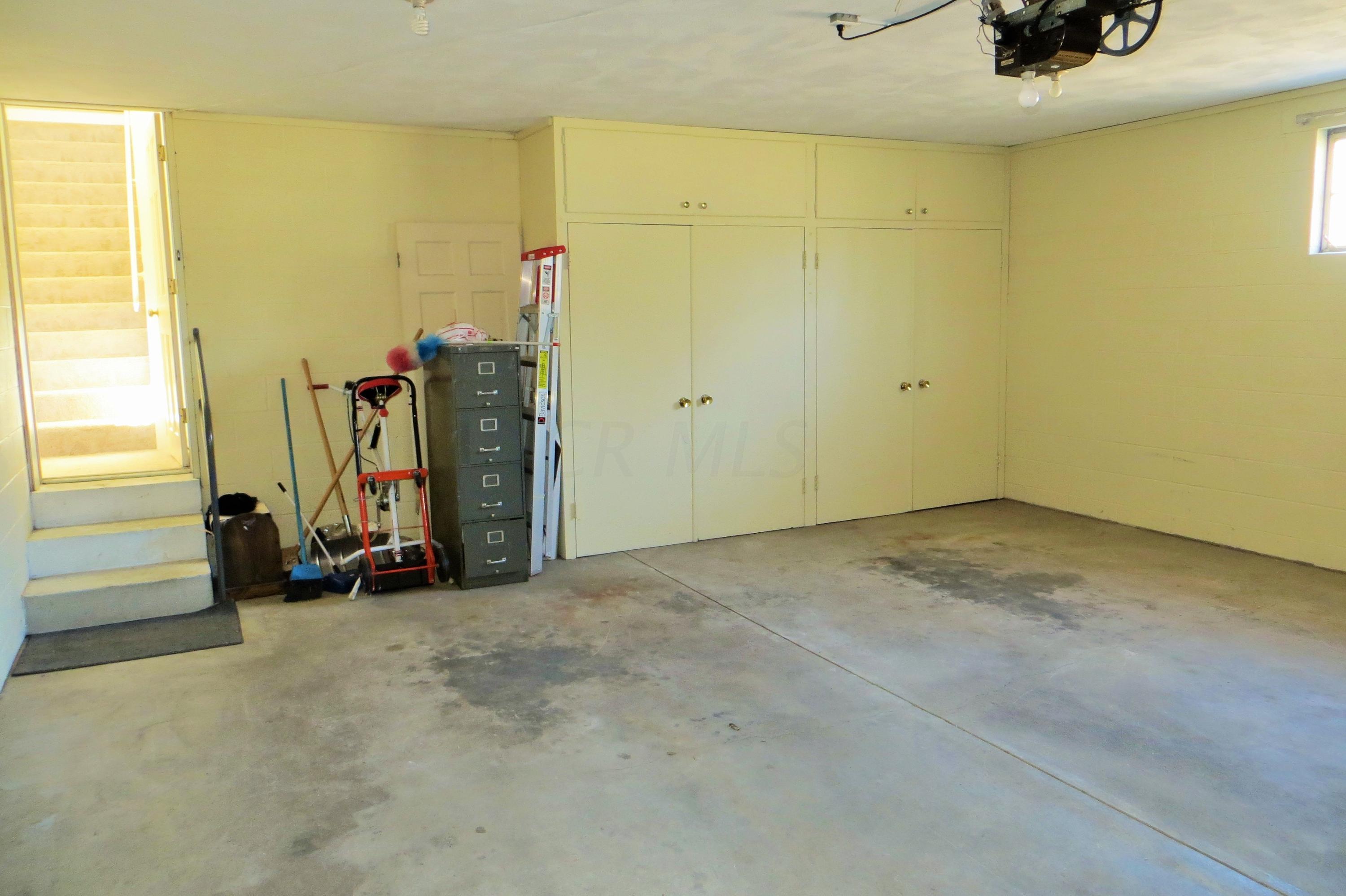 2815 Charing Road Columbus, OH 43221 - Photo 34 of 56