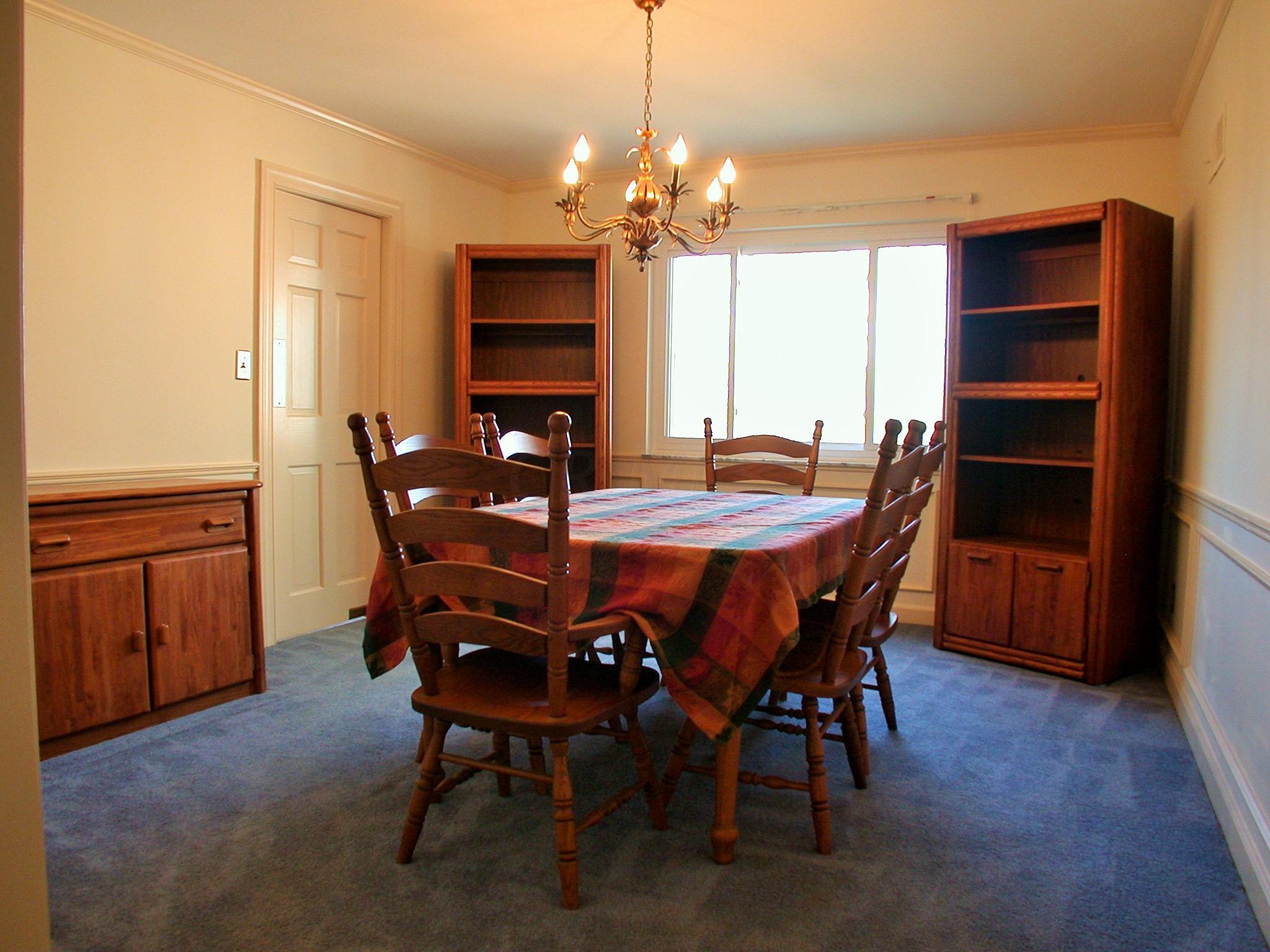 2815 Charing Road Columbus, OH 43221 - Photo 4 of 56