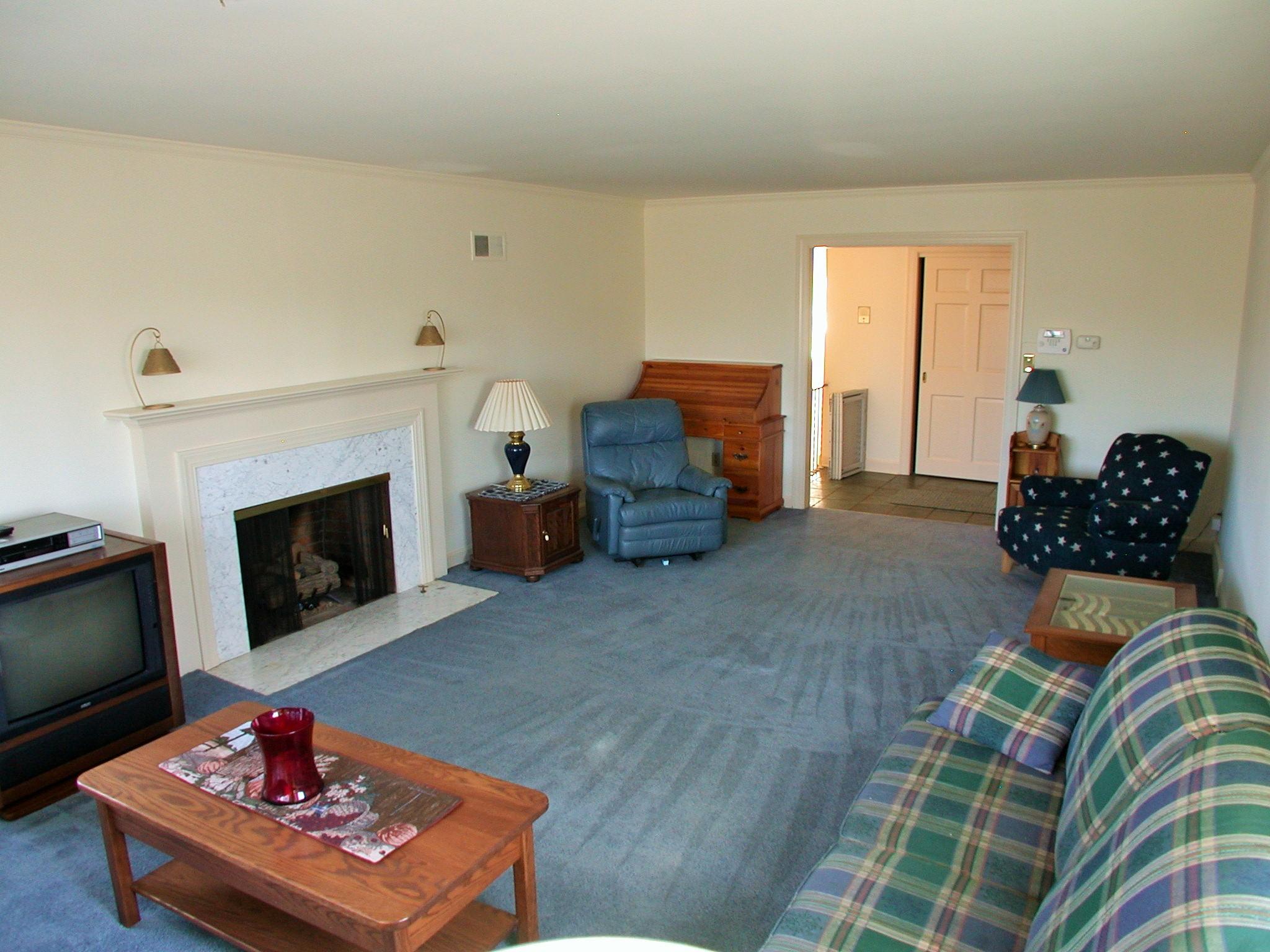 2815 Charing Road Columbus, OH 43221 - Photo 6 of 56