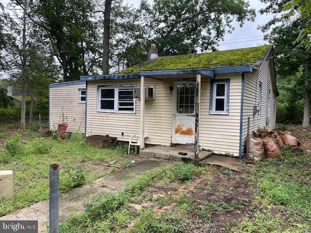 109 Holly Road Williamstown, NJ 08094 - Photo 2 of 4 a view of a house with backyard