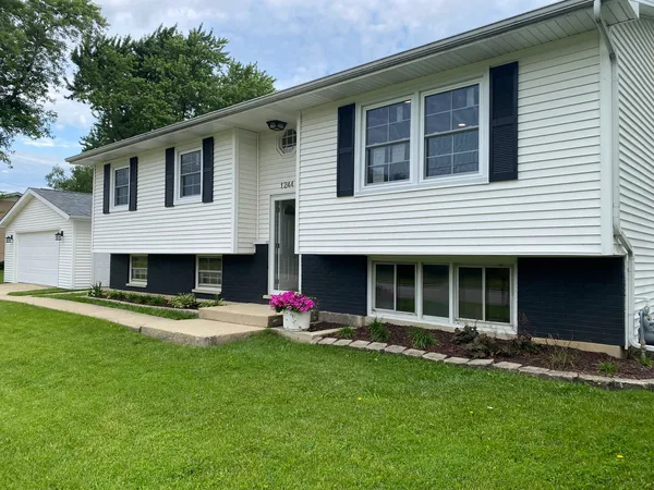 $425,000 | 1244 Walnut Avenue, Hanover Park, IL 60133