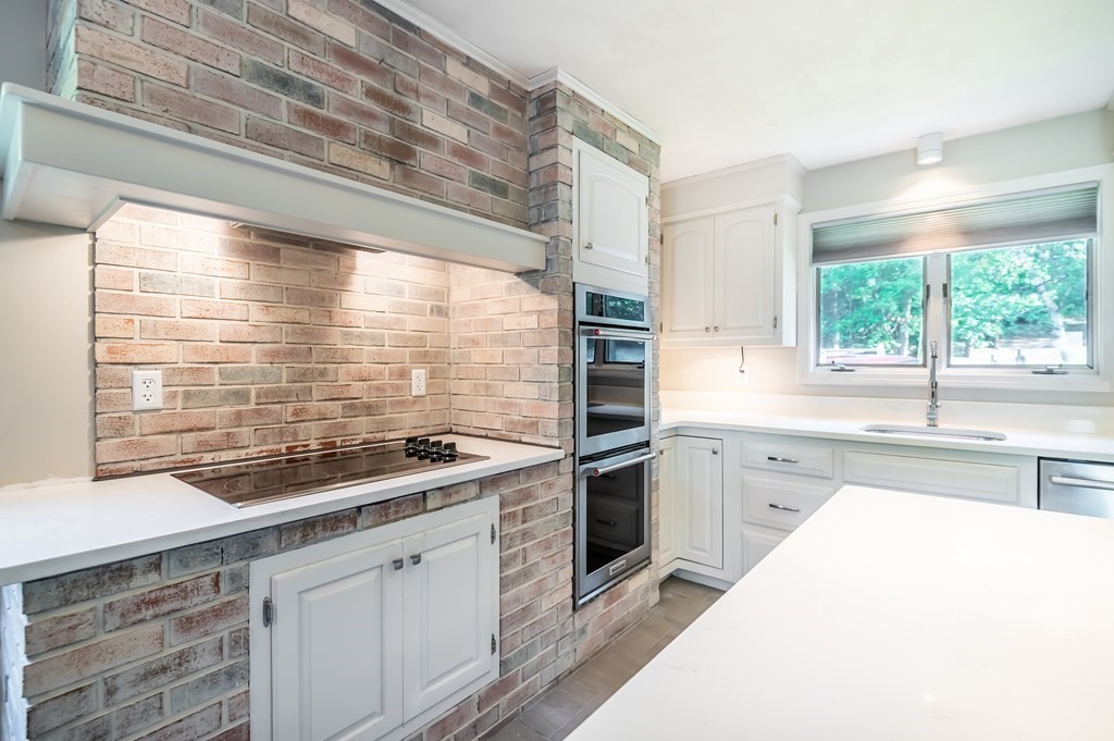 135 Argilla Road Andover, MA 01810 - Photo 5 of 37