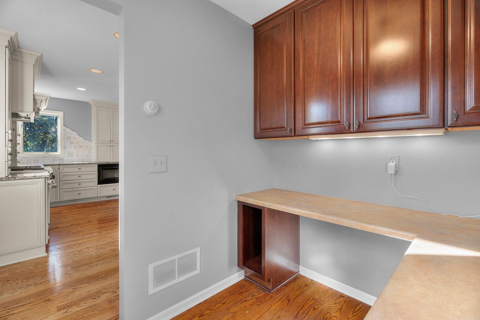 14451 Wellington Road Minnetonka, MN 55391 - Photo 25 of 67