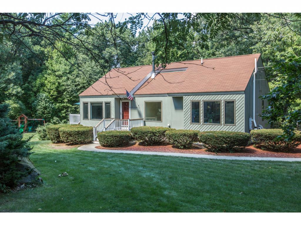 92 Redfield Circle Derry, NH 03038 - Photo 3 of 35