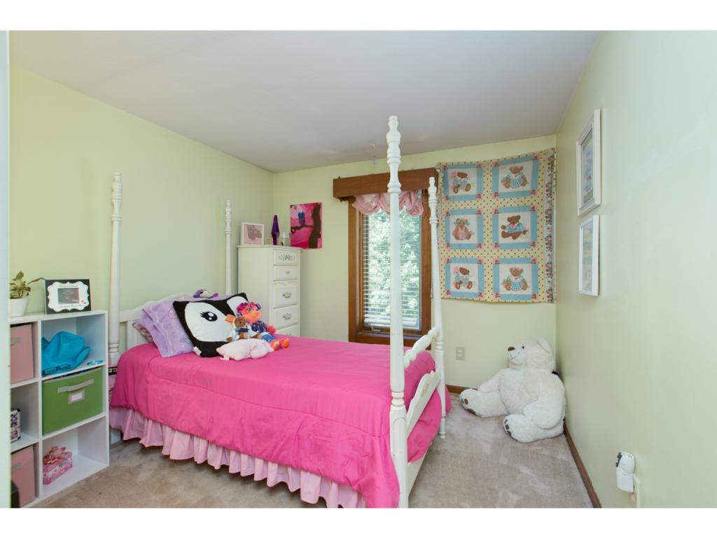 92 Redfield Circle Derry, NH 03038 - Photo 22 of 35