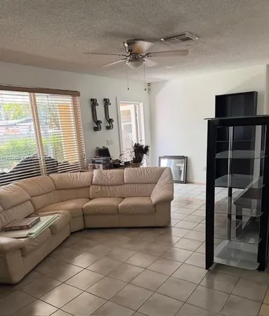 $3,400 | 19920 Southwest 118th Place, Miami, FL 33177