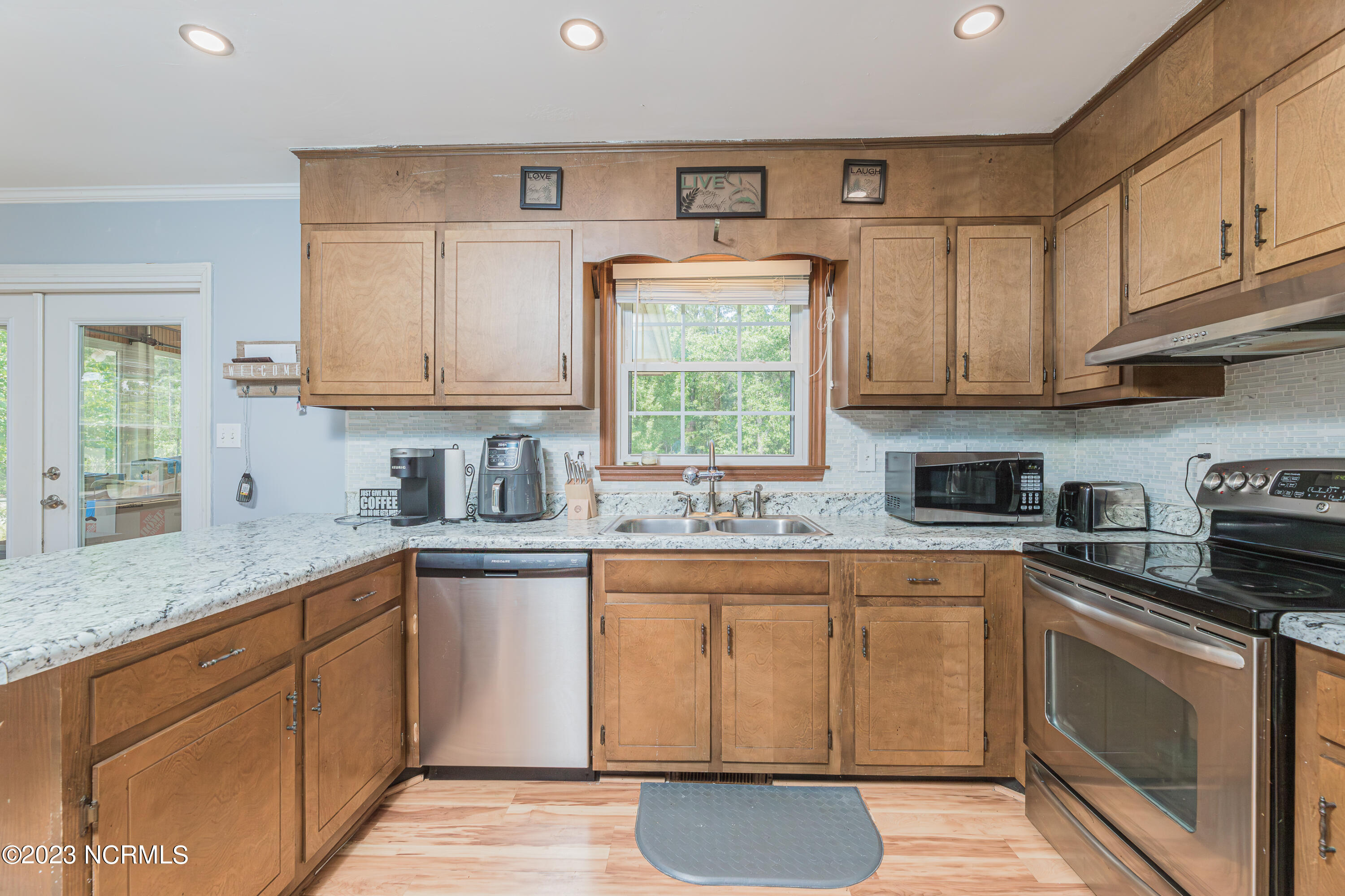 1682 Fennell Town Road Rocky Point, NC 28457 - Photo 21 of 46 22KITCHEN