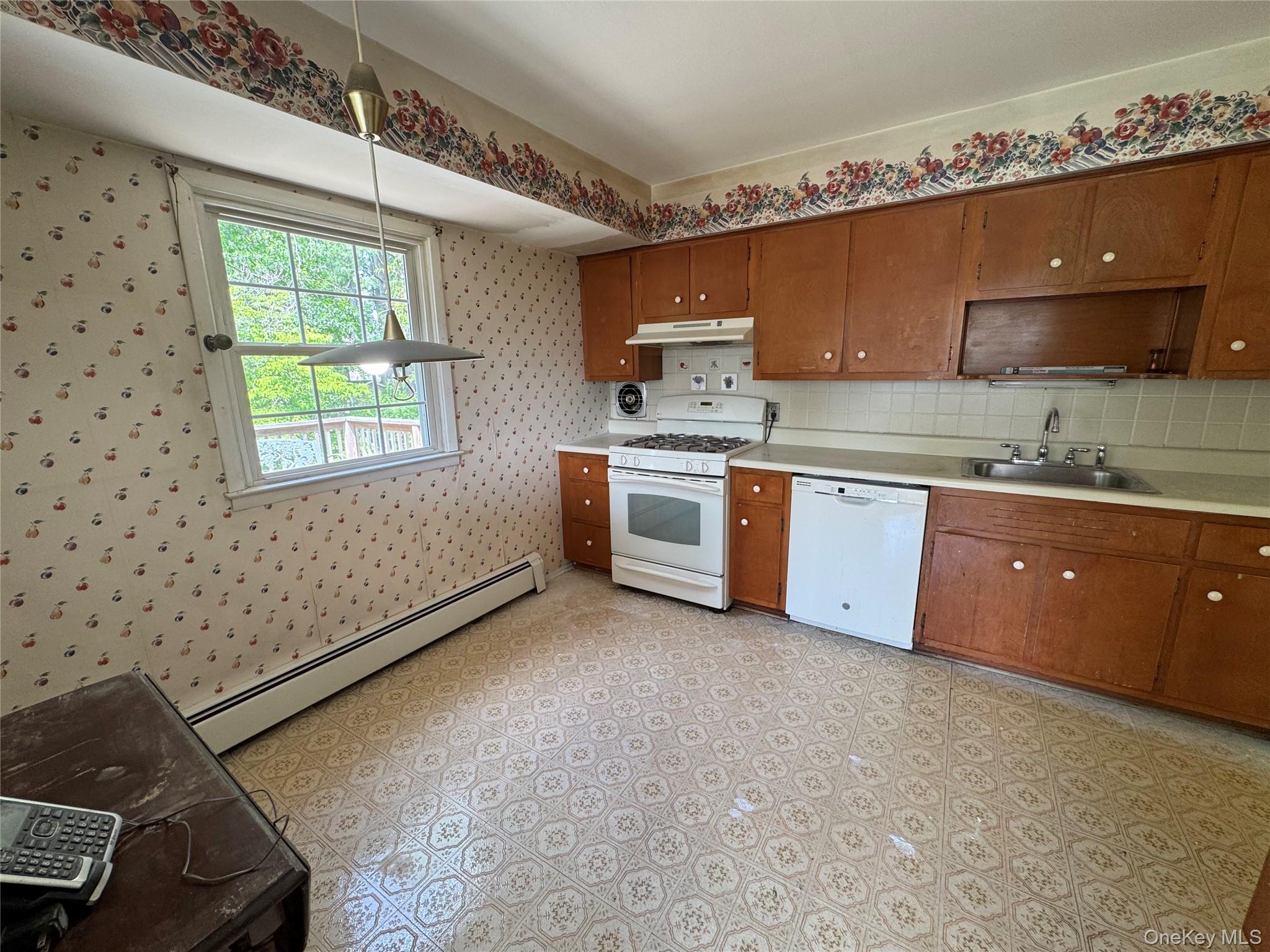 11 Lynbrook Road Poughkeepsie, NY 12603 - Photo 8 of 50