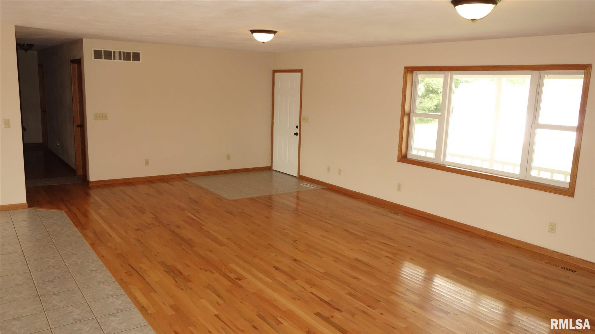 7205 South Trivoli Road Glasford, IL 61533 - Photo 11 of 41 Gallery Image 11