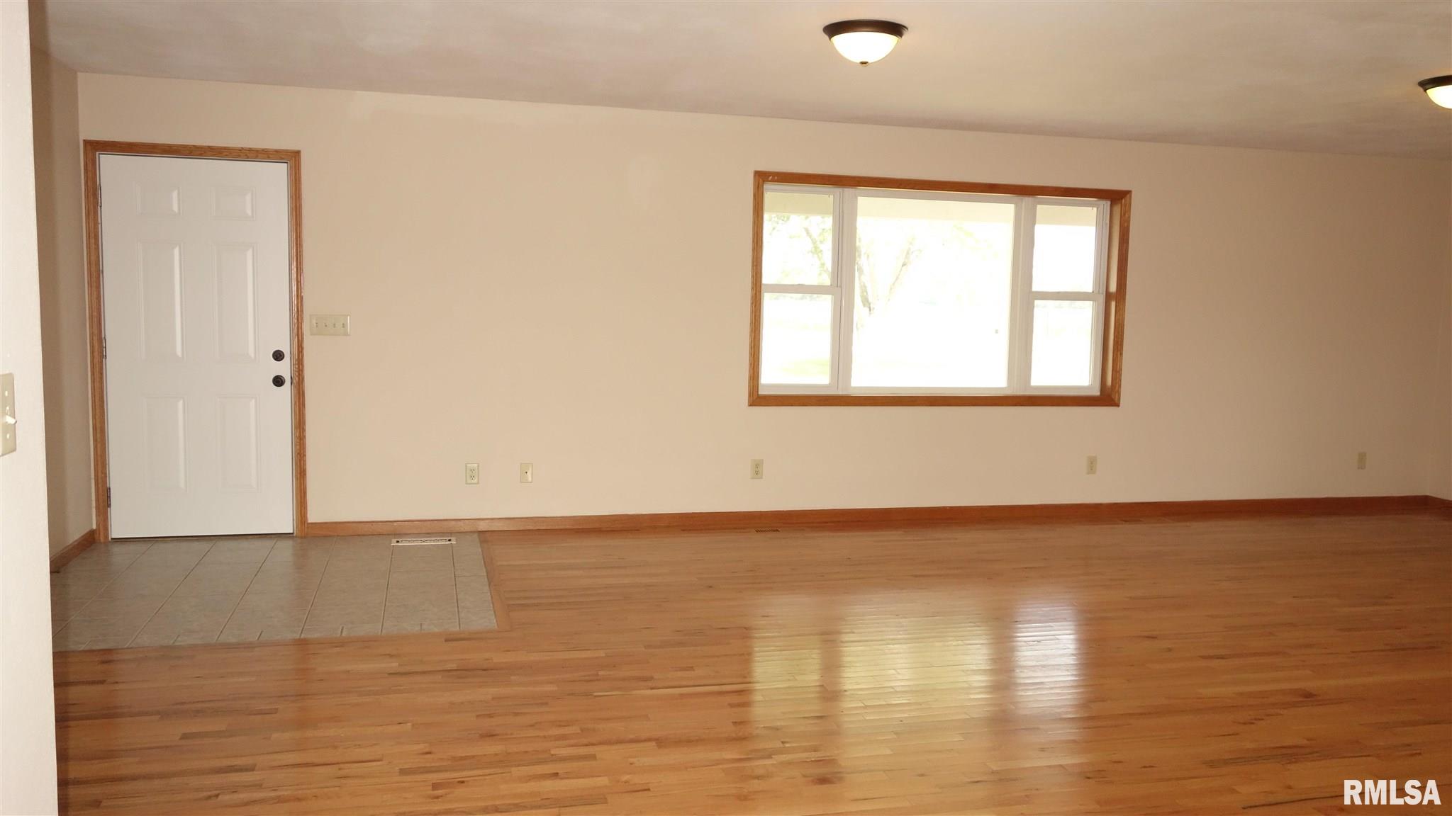 7205 South Trivoli Road Glasford, IL 61533 - Photo 13 of 41 Gallery Image 13