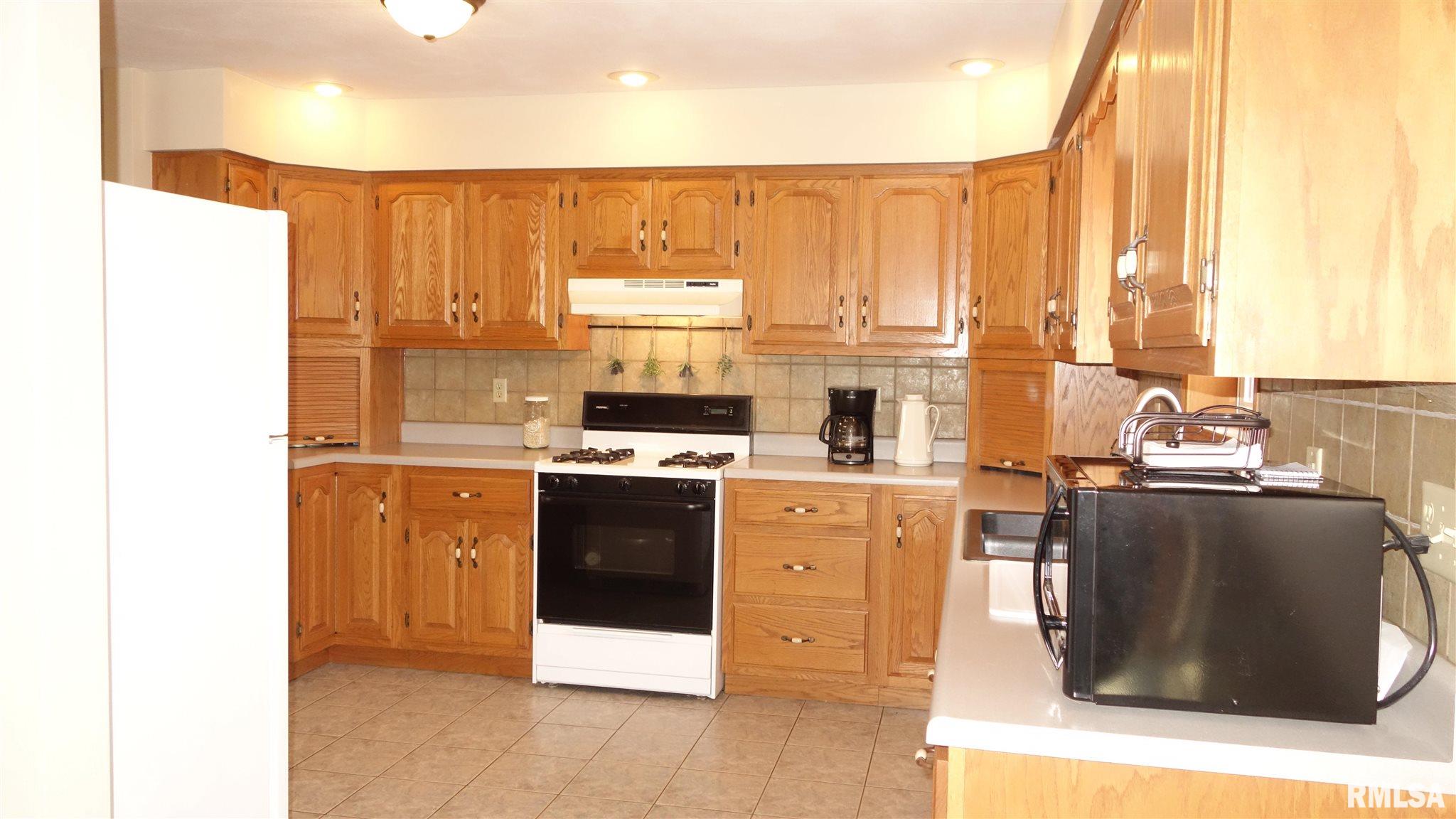 7205 South Trivoli Road Glasford, IL 61533 - Photo 3 of 41 Gallery Image 3