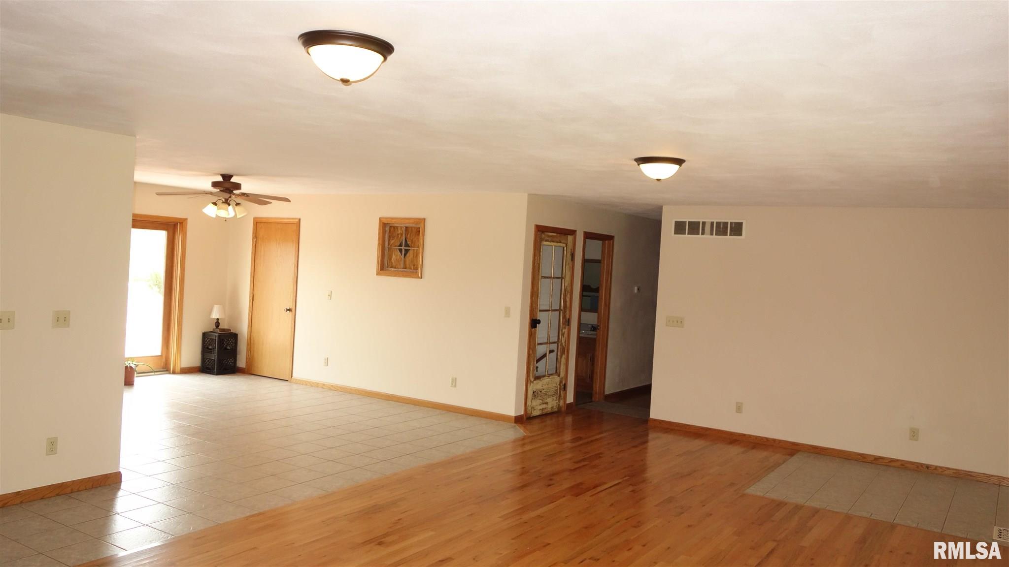 7205 South Trivoli Road Glasford, IL 61533 - Photo 10 of 41 Gallery Image 10