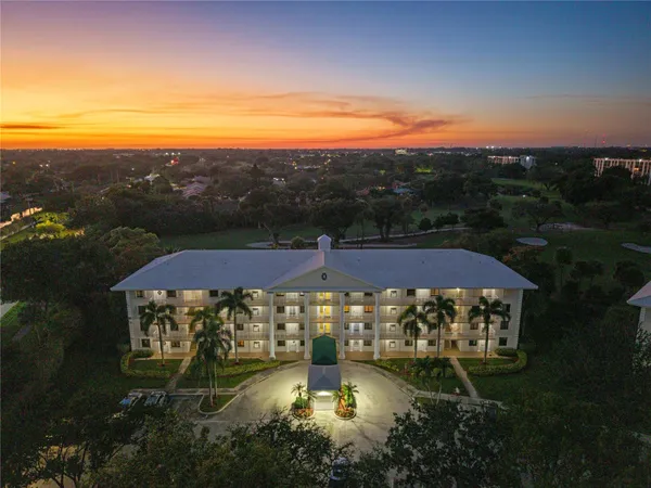 $325,000 | 6181 Balboa Circle, Unit 403, Boca Raton, FL 33433