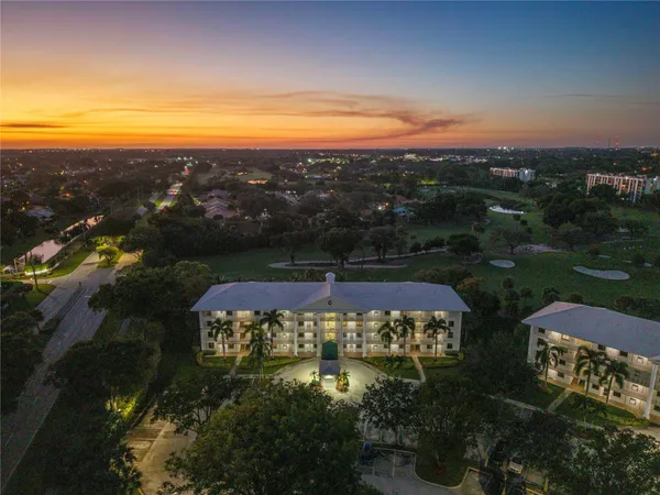 $325,000 | 6181 Balboa Circle, Unit 403, Boca Raton, FL 33433