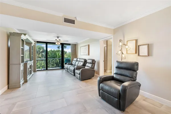 $325,000 | 6181 Balboa Circle, Unit 403, Boca Raton, FL 33433