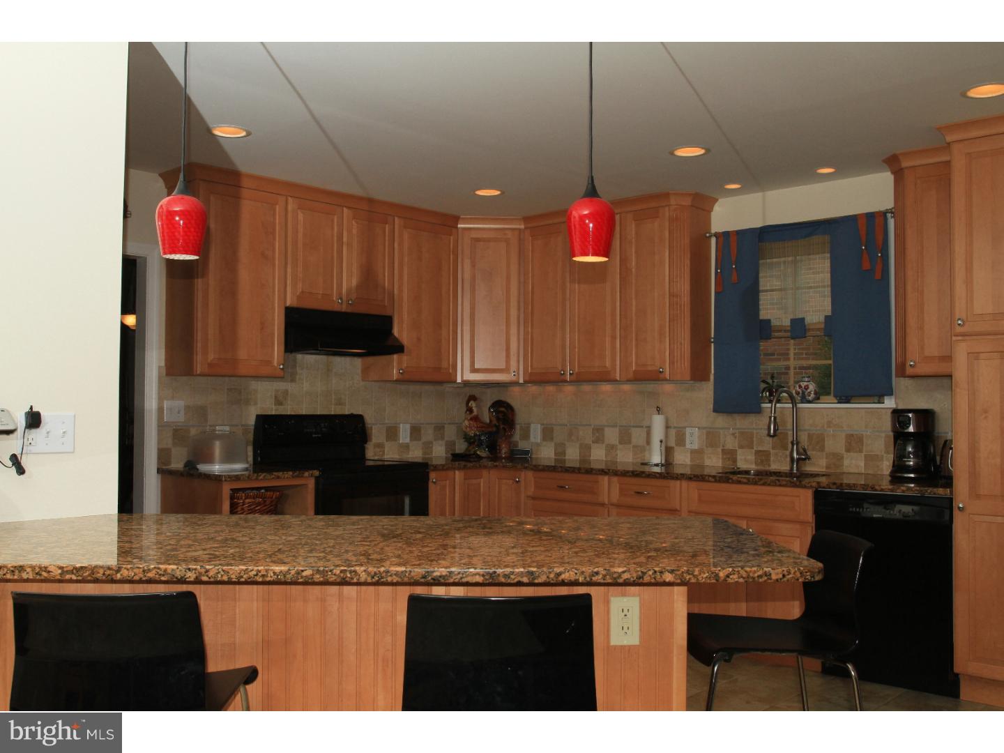 19 Duncan Lane Springfield, PA 19064 - Photo 8 of 24 Kitchen