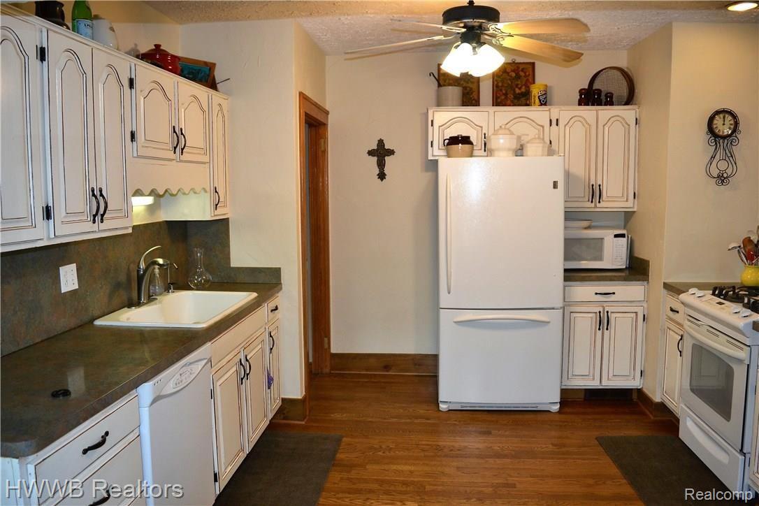 4366 Orion Road Rochester, MI 48306 - Photo 10 of 34 Kitchen