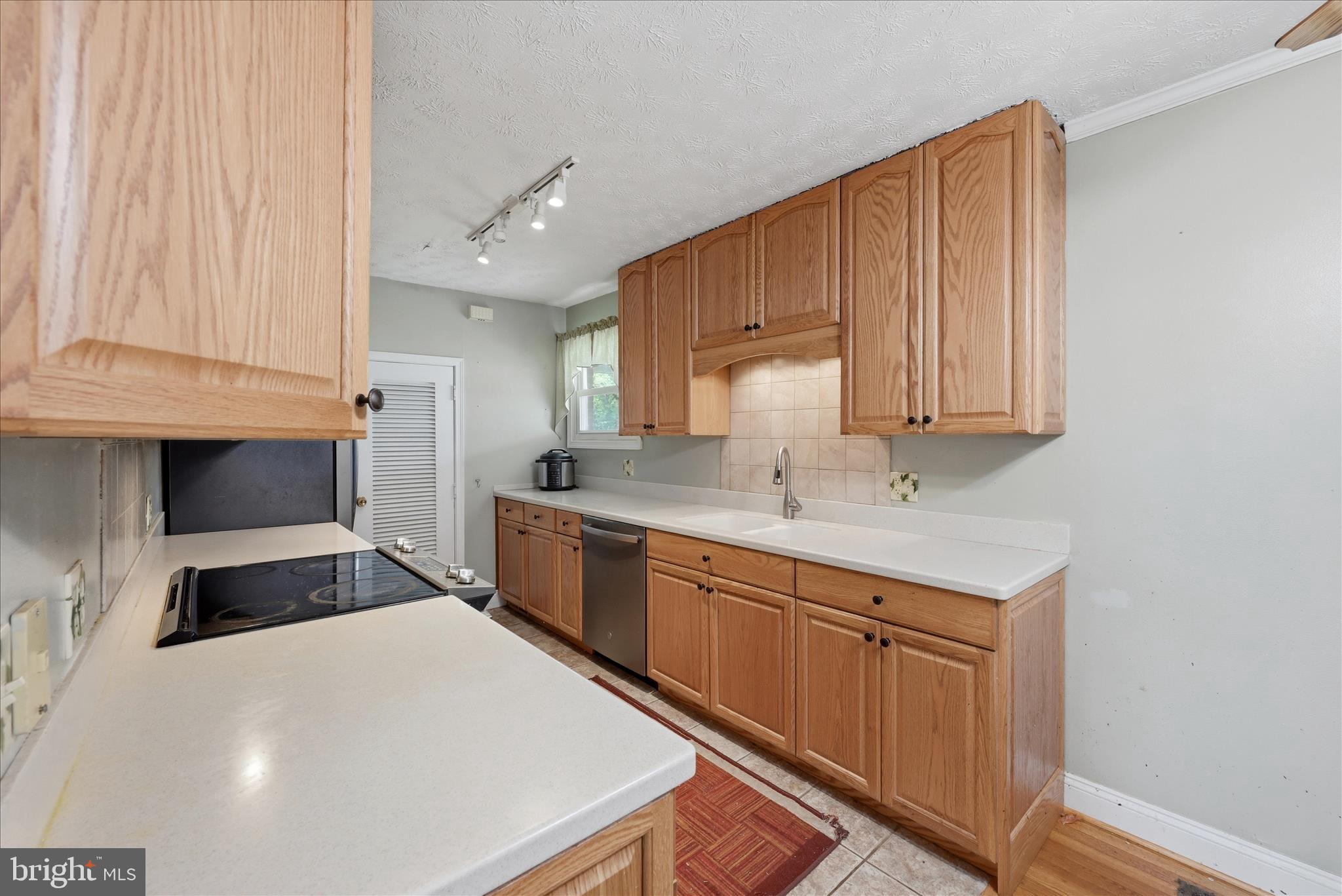 433 Beechcroft Road Winchester, VA 22601 - Photo 12 of 41 Kitchen