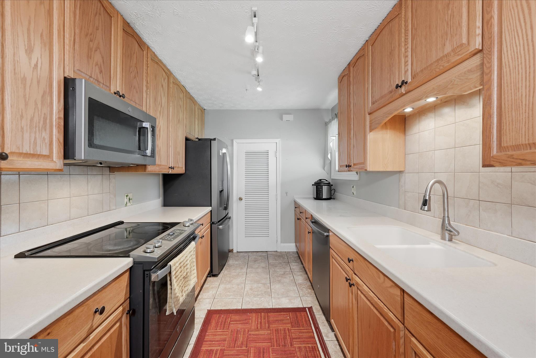 433 Beechcroft Road Winchester, VA 22601 - Photo 13 of 41 Kitchen