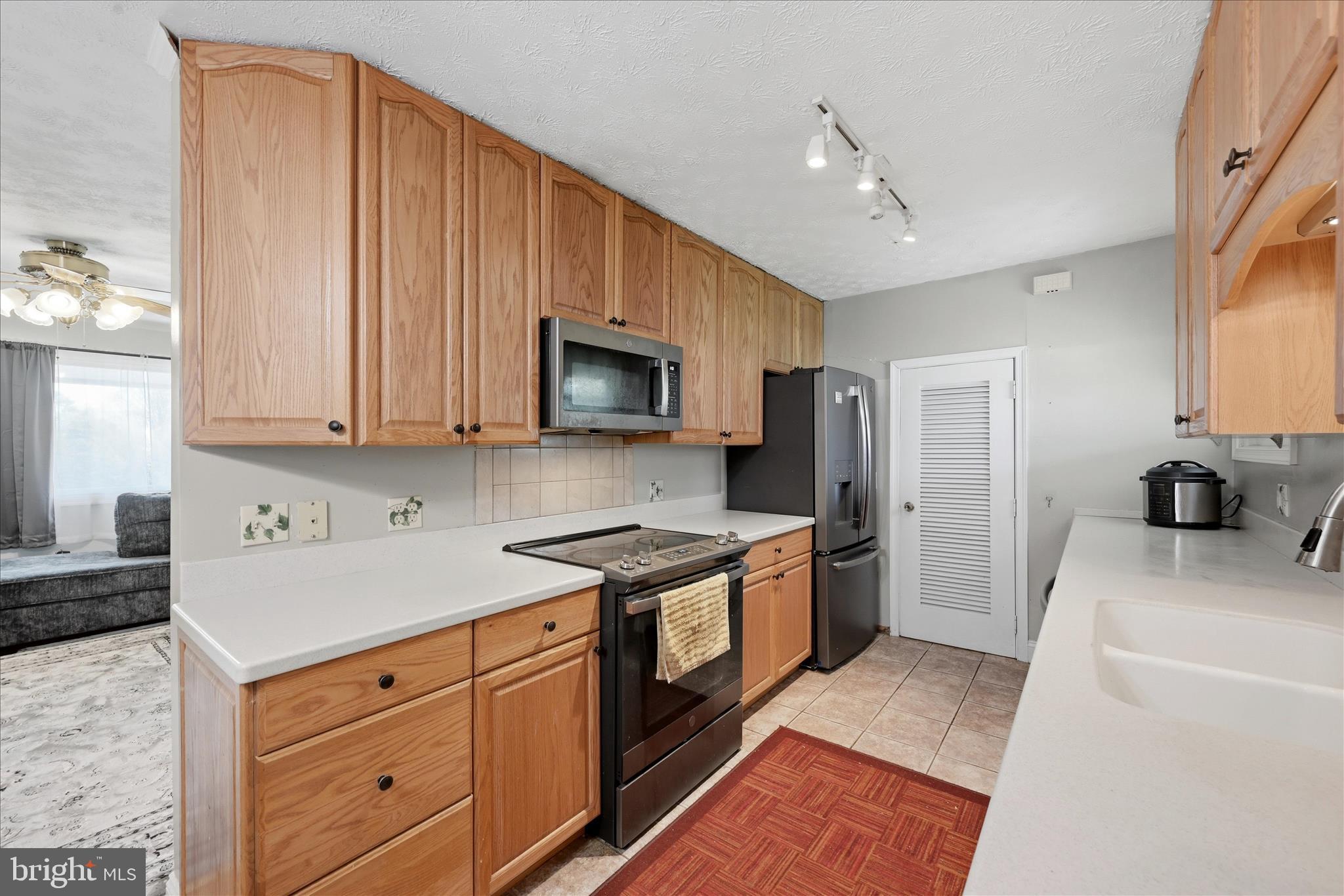 433 Beechcroft Road Winchester, VA 22601 - Photo 14 of 41 Kitchen