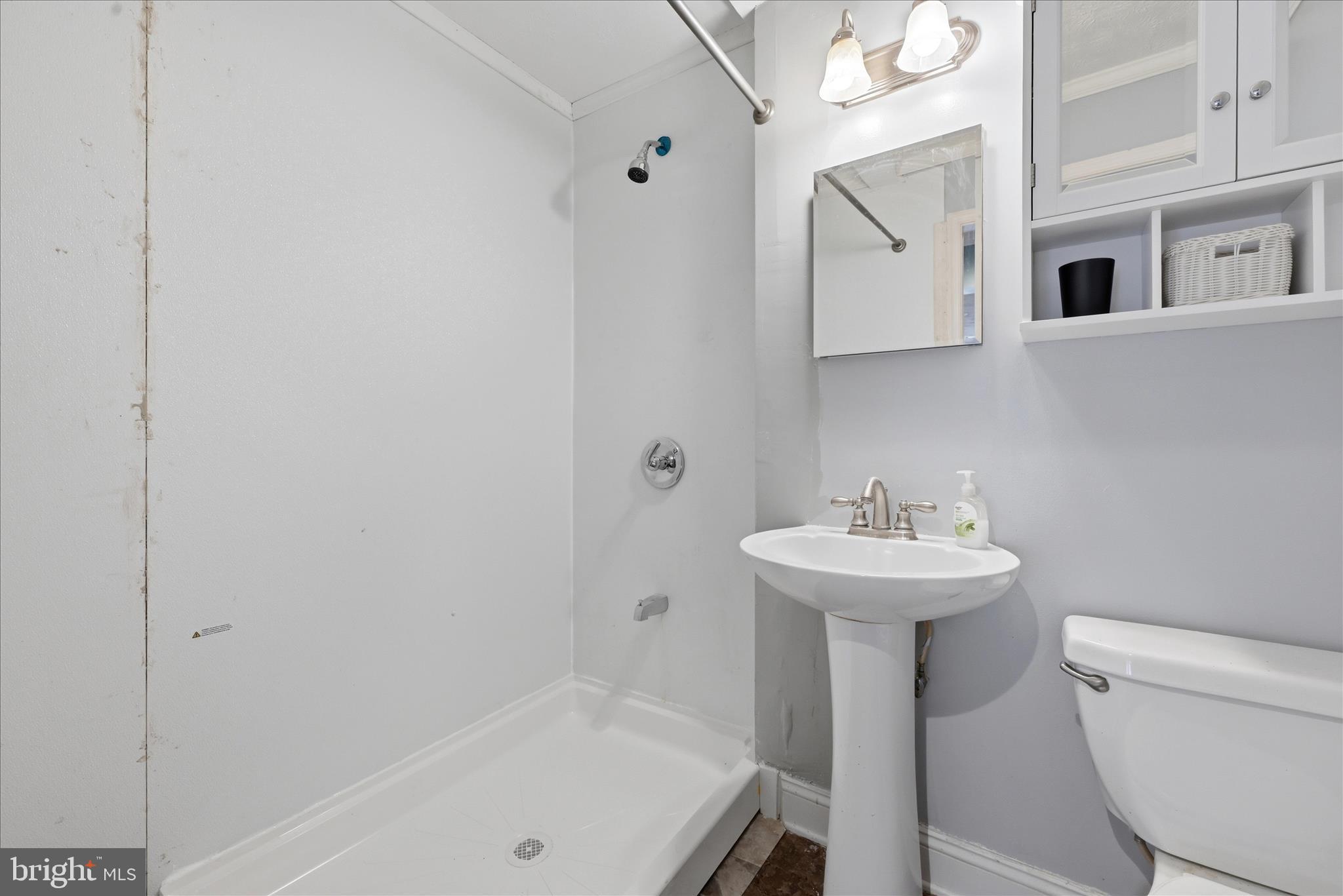 433 Beechcroft Road Winchester, VA 22601 - Photo 24 of 41 Bathroom