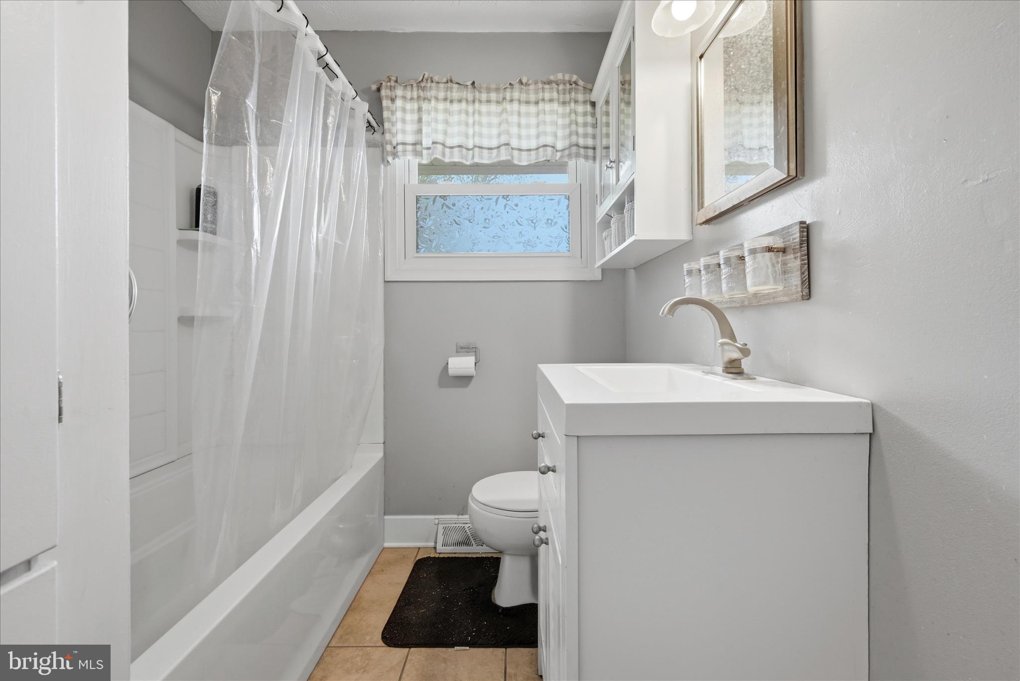 433 Beechcroft Road Winchester, VA 22601 - Photo 29 of 41 Primary Bathroom