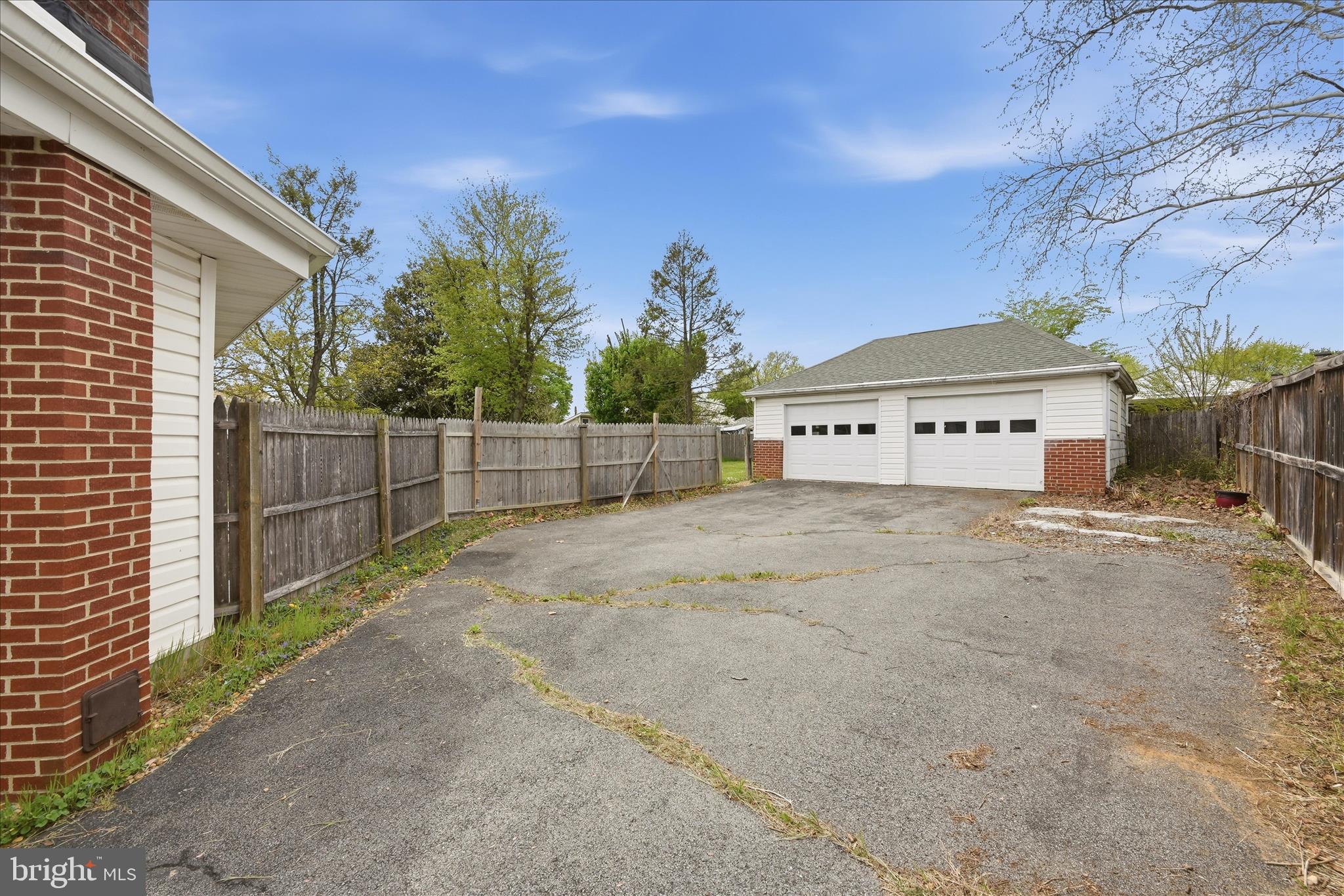433 Beechcroft Road Winchester, VA 22601 - Photo 30 of 41 Driveway